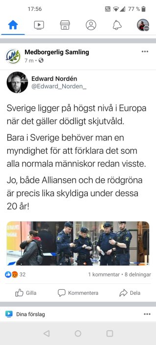 Poliser som skriver anteckningar nära en person som hålls fast av civilklädd polis.