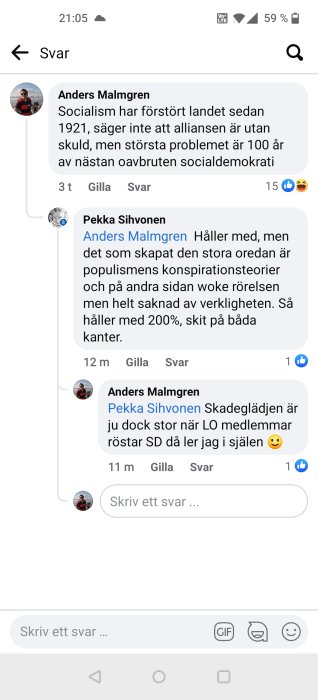 Skärmdump av en diskussionstråd i ett forum där användare debatterar politiska ämnen.