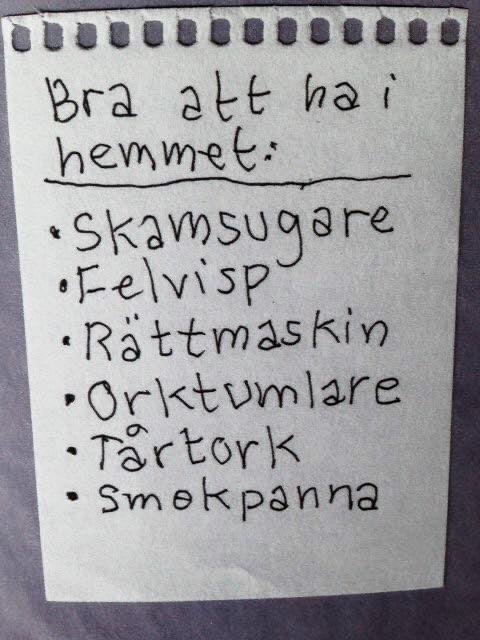 Handskriven lista med humoristiska svenska ord för hushållsartiklar.