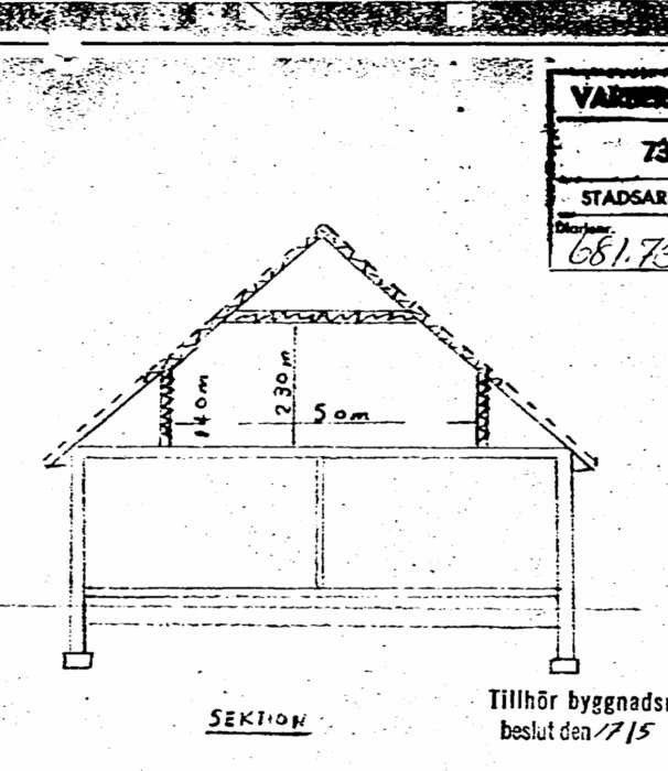 Sektionsritning av ett hus som visar en 5 meter lång balk inuti en väggstruktur med måttangivelser och takstol.