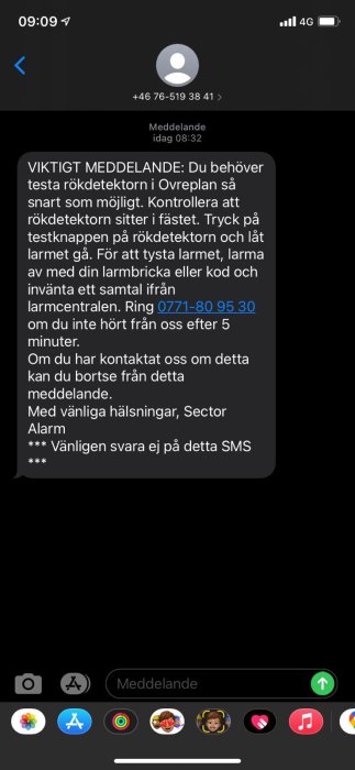 Skärmdump av ett SMS-meddelande om vikten av att testa en rökdetektor, inte relaterat till byggprojektet.