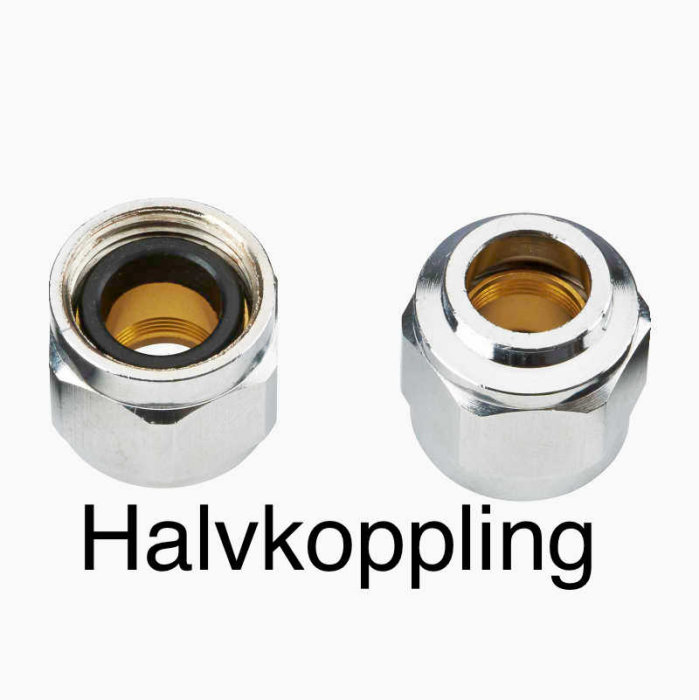 Två halvkopplingar för röranslutning mot vit bakgrund.