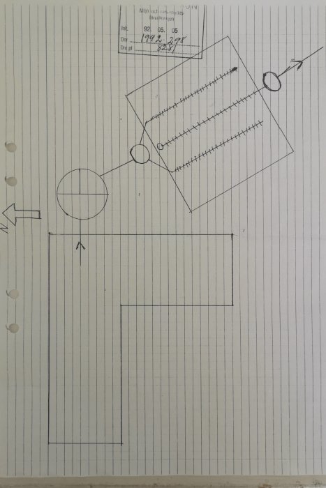 Handritad skiss av avloppssystem med filterbädd, spridarrör och anteckningar daterade från 1992.