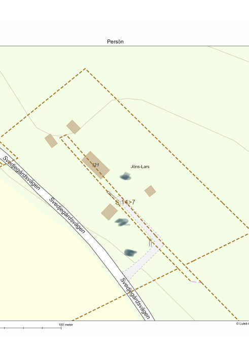 Karta som visar provhålsplatser med höjdskillnader och vattenansamlingar vid en fastighet.
