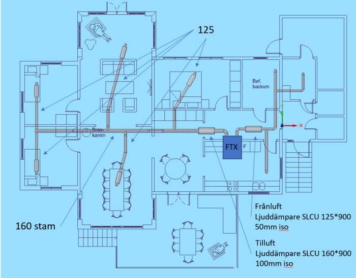 Ritning av hus med markerade ventilationsstammar, ljuddämpare och FTX-system för effektiv, tyst ventilation.