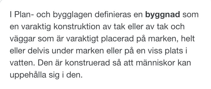 Skärmdump av text om definitionen av en byggnad enligt Plan- och bygglagen, med fokus på konstruktion och placering.