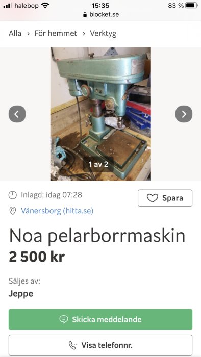 En begagnad grön Noa pelarborrmaskin i ett verkstadsmiljö med redskap i bakgrunden.