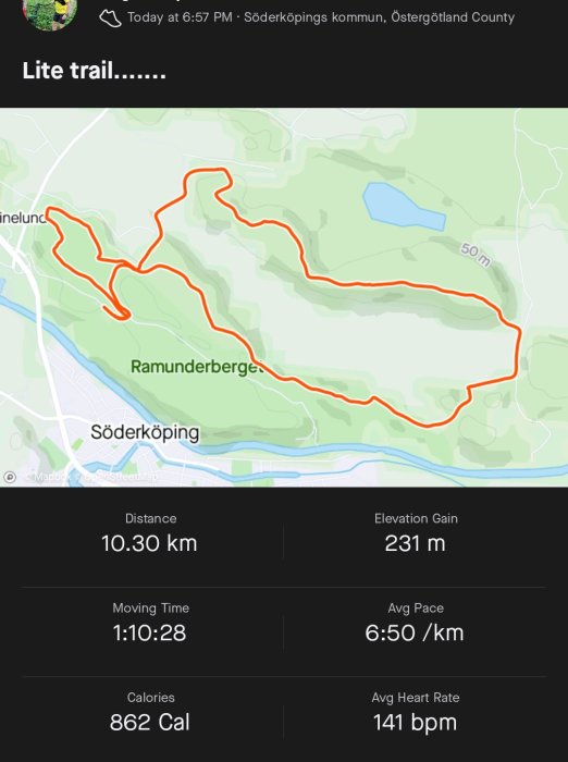 Skärmavbild av träningsapp visar en karta med trail-löpningsspår på 10,30 km runt Ramunderbergen i Söderköping.