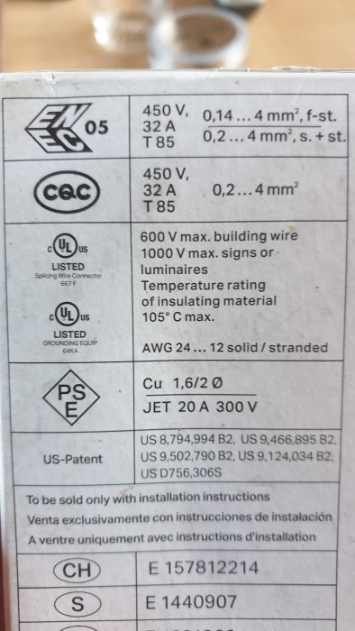 Etikett med tekniska specifikationer för WAGO-klämma: 450 V, 32 A, för ledare 0,14-4 mm².