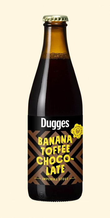 Flaska av Dugges Banana Toffee Chocolate Imperial Stout mot en ljus bakgrund.