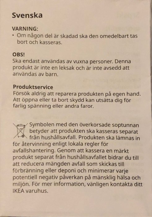 Svenskspråkiga säkerhetsinstruktioner och återvinningssymbol för en produkt, antyder en möbel eller hushållsapparat från IKEA.