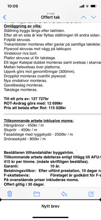 Skärmavbild av en offert för takomläggning med kostnadsdetaljer och villkor visas på en mobiltelefon.