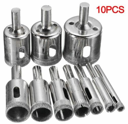 Ett set med tio kapsågar i olika storlekar för borrning i kakel, upplagt mot en vit bakgrund.