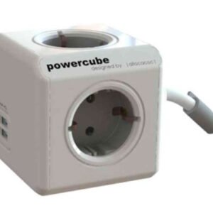 Vit PowerCube grenuttag med en synlig eluttagsöppning och USB-port.