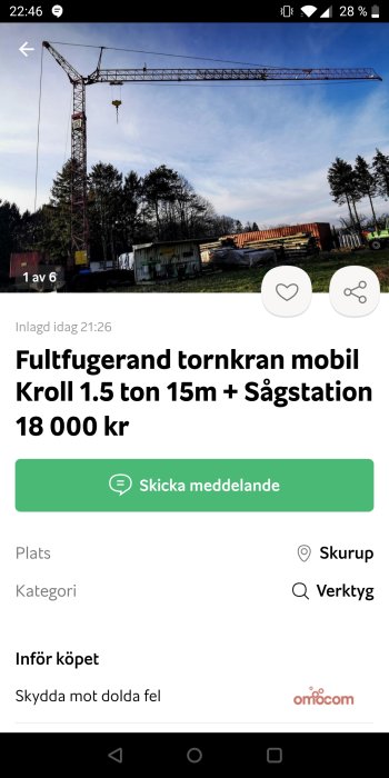 Mobil tornkran i arbetsmiljö med klar himmel, annonserad för försäljning på marknadssida.