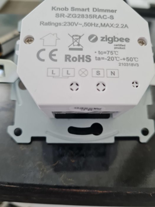 Närbild på en ny Zigbee-certifierad Knob Smart Dimmer med tekniska specifikationer.