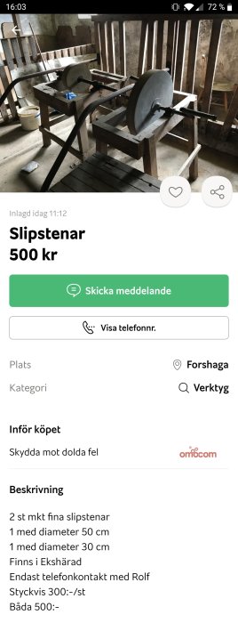 Två slipstenar monterade på arbetsställningar i ett verkstadsrum.