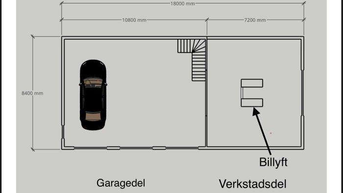 Planritning av ett garage med bil och billyft, markerat isolerings- och betongtjocklek.