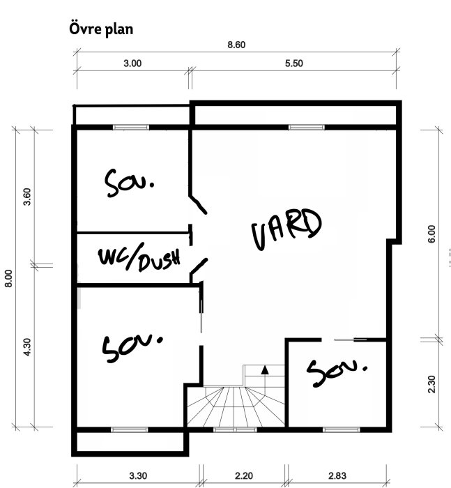 Ritning av ett övre plan i en bostad med markerade rum för sovrum, vardagsrum och WC/dusch.