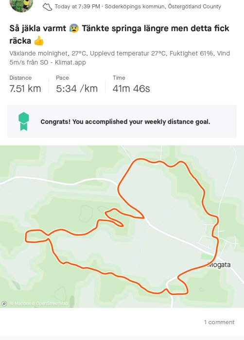 Skärmdump av löparapp som visar rutt på karta, distans 7.51 km, tempo, tid och meddelande om avklarat veckomål.