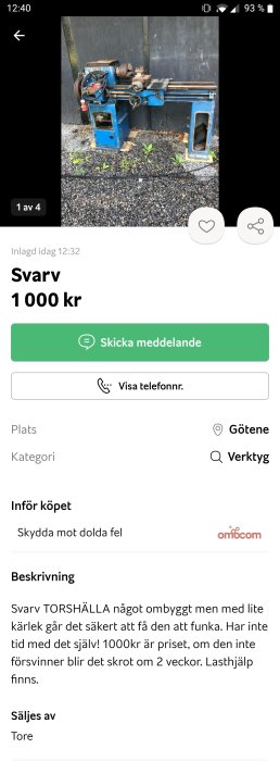 Blå svarv till salu för 1000 kr, något ombyggd, behöver troligen reparation, står utomhus mot mörk bakgrund.