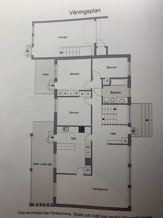 Planlösning av ett hus med två våningar på 114 kvm med markerade rum inklusive garage och altaner.