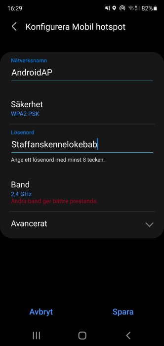 Inställningsmeny för mobil hotspot på en smartphone med nätverksnamn AndroidAP och lösenordet markerat.