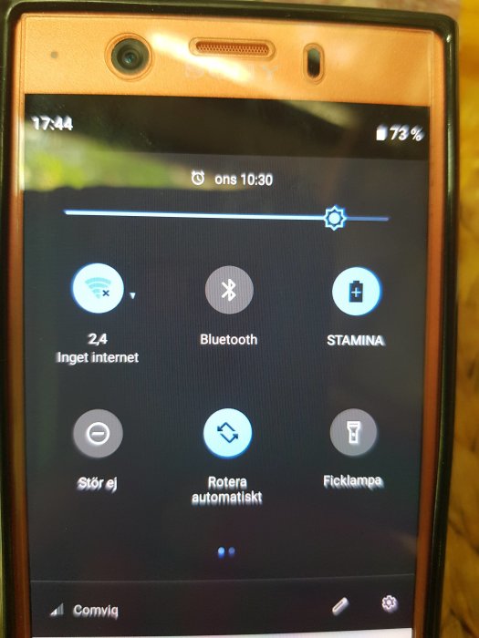 Äldre smartphone-skärm som visar anslutningsinställningar utan hotspot-funktion.