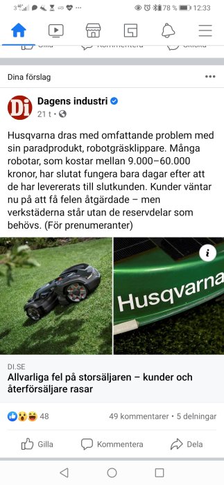Robotgräsklippare på gräsmatta med Husqvarna-logotyp i förgrunden.