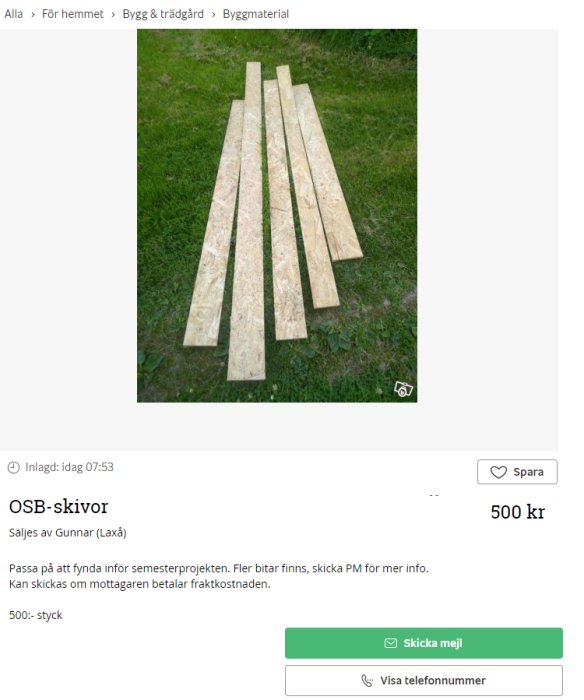 OSB-skivor arrangerade på gräs redo för försäljning.