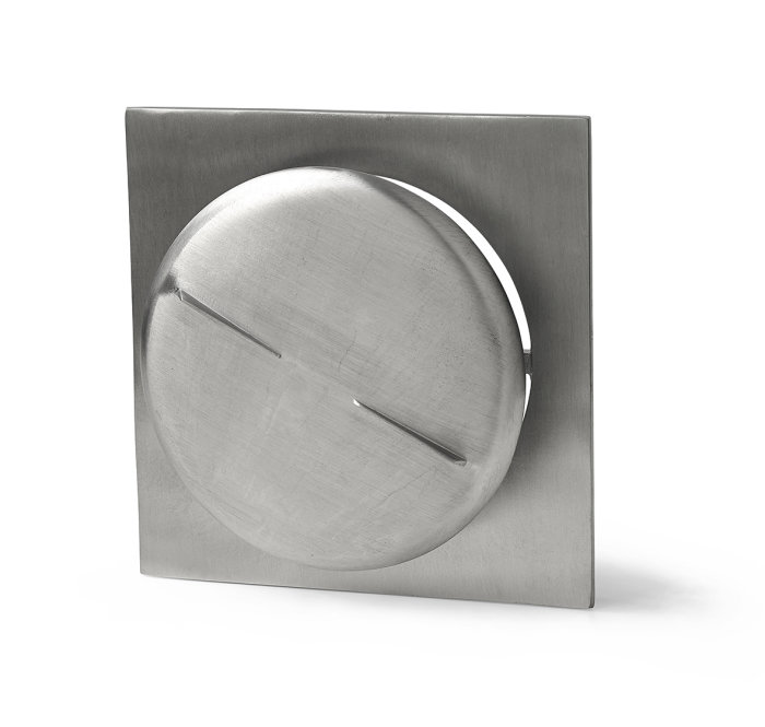 Rostfri tallriksventil i stängt läge mot vit bakgrund.