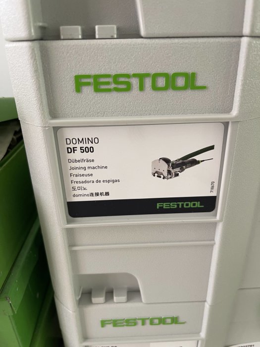 Festool förvaringslåda för Domino DF 500 dubbelfräs verktyg med produktinformation.