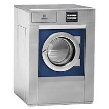 Industriell Electrolux tvättmaskin med hög centrifugering och kontrollpanel.