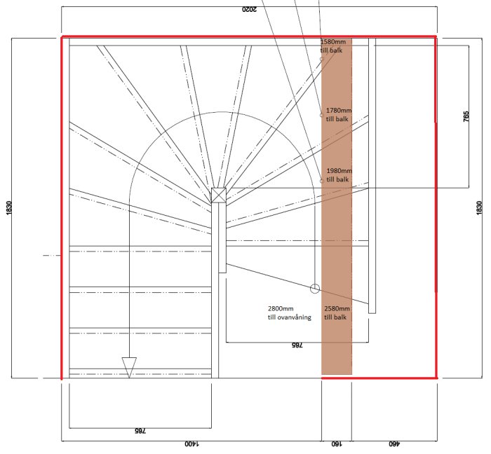 Ritning av en spiraltrappa med måttangivelser och en bärande bjälke som går in i trappan, markerad med röd linje.