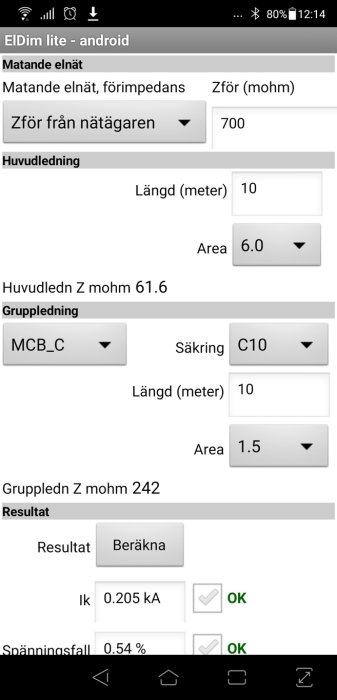 Skärmbild av en mobilapplikation för beräkning av elektriska installationer med inmatningsfält och resultat.