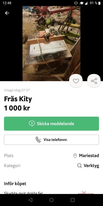 Begagnad fräs Kity monterad på ett träbord i en verkstad med jordbruksmaskiner i bakgrunden.