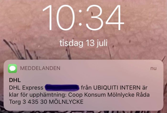 Skärmbild av DHL-meddelande om paket från UBIQUITI redo för upphämtning på Coop.