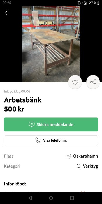 Arbetsbänk av metall för svetsning, använd skick, i en verkstadslokal, prislapp 500 kr.