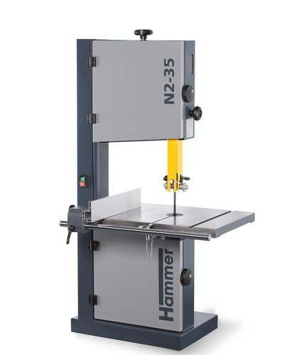 Hammer bandsåg N2-35 på stående fot med arbetsbord, växel och sågblad synligt.