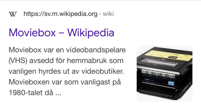 Gammal Moviebox videobandspelare för VHS, svart, från 1980-talet.