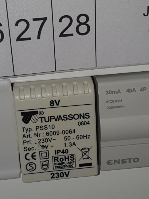 Tufvassons transformator modell PSS10 monterad på elcentral, närbild på teknisk etikett med specifikationer.