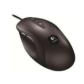 Logitech G400 datormus mot svart bakgrund.