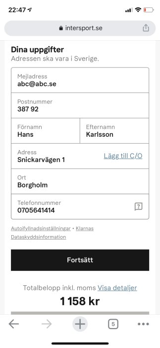 Skärmavbild av en onlinebetalningssida med ifyllda personuppgifter och totalbelopp på Intersport.