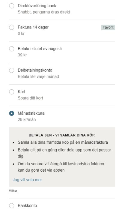 Skärmdump av betalningsalternativ med markerat val för månadsfaktura och länkar till villkor.