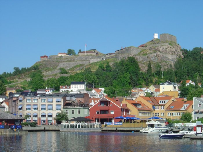 Fredriksten_fortress_Norway_seen_from_Halden_harbor.jpg