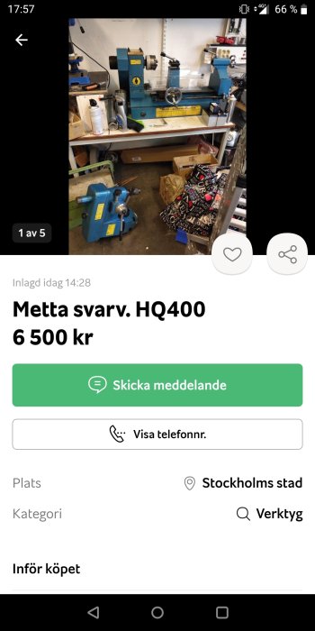 Blå metall svarv HQ400 på verkstadsbänk med verktyg och material runtomkring.