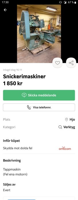 Använd begagnad snickerimaskin - tappmaskin, i ett verkstadsrum, behöver reparation på en motor.