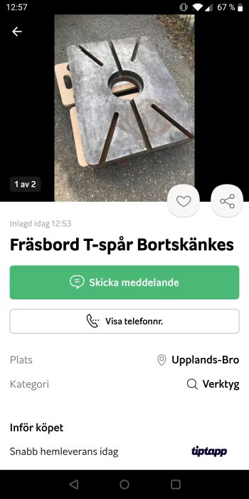 Ett använd begagnat fräsbord med T-spår på asfalt.