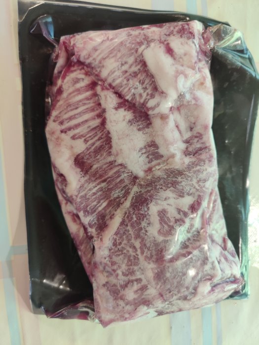 Förpackad fläskköttsbit redo för matlagning.