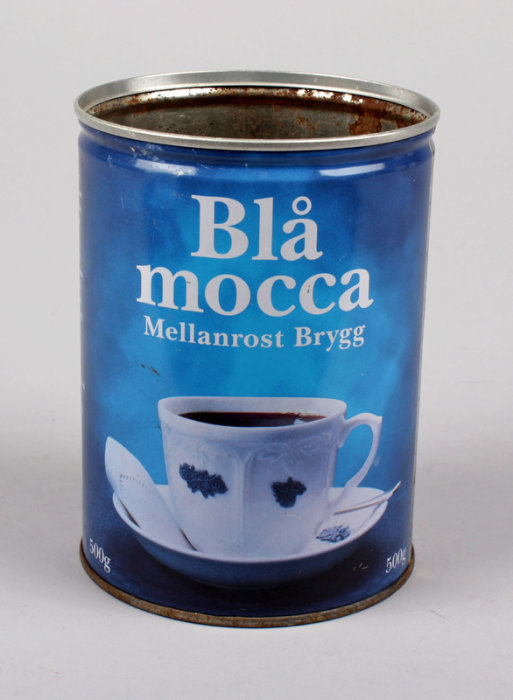 Blå Mocca kaffeburk med texten "Mellanrost Brygg" och bild av en kaffekopp.